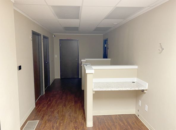 NEWLY REMODELED MEDICAL &/OR OFFICE SPACE: 800 SE 181st Ave, Portland, OR 97233